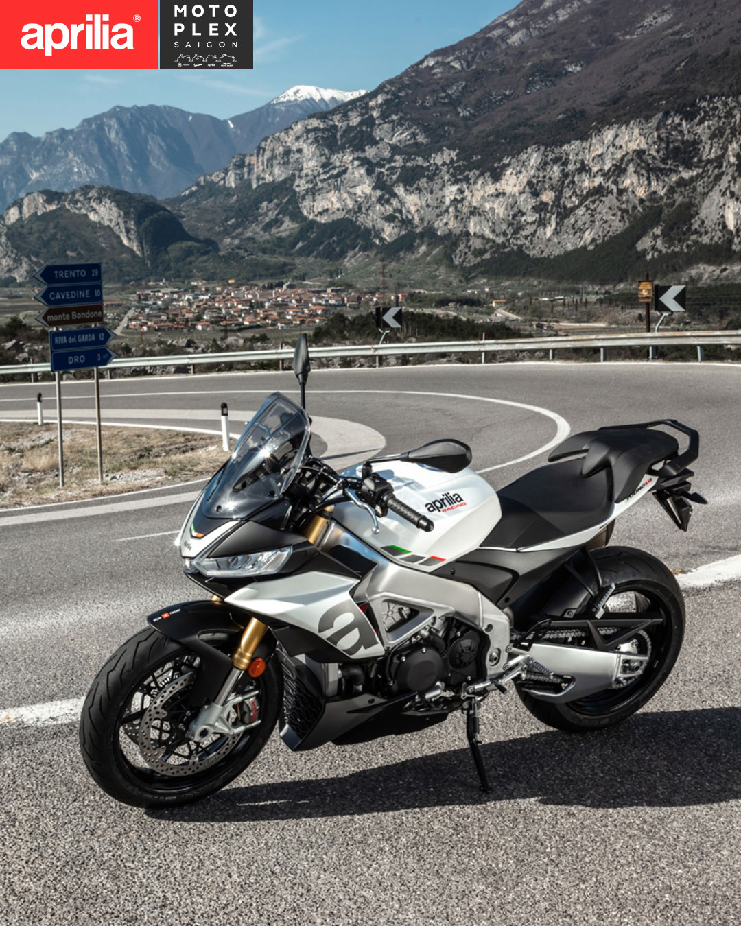 Vận hành với khối động cơ V4 hiệu suất cao